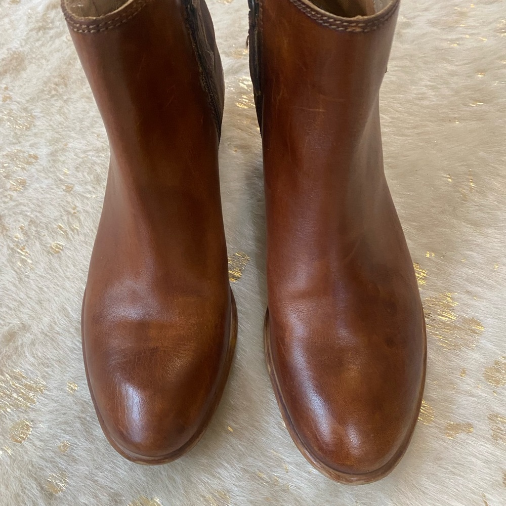 Gently worn ROAN Bed Stu boots exclusively from buckle